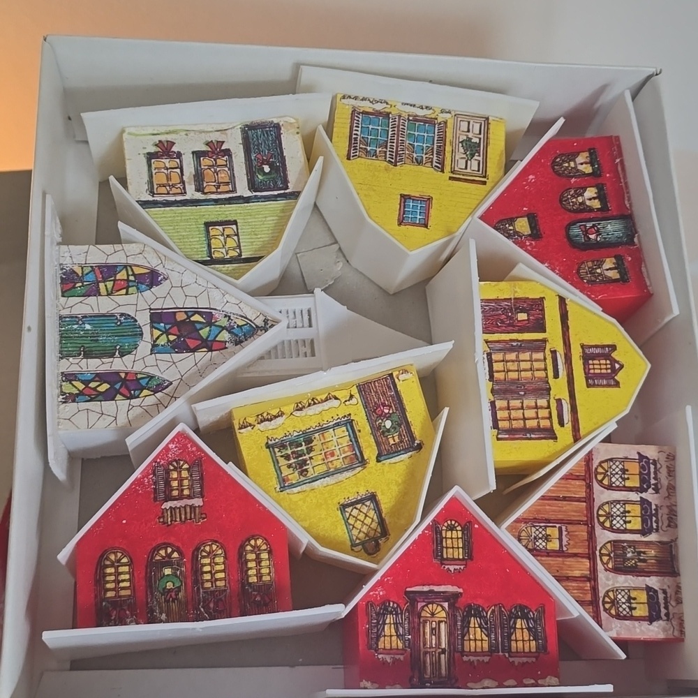Vintage Alderbrook Christmas Village Set - Picture 9 of 9